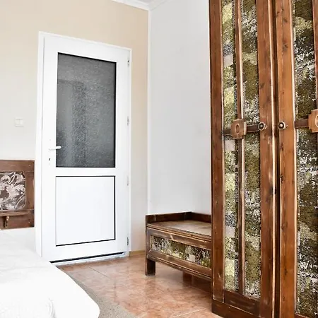 Family Apolonia سوزوبول