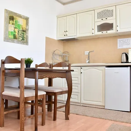 Family Apolonia Hotel 3*