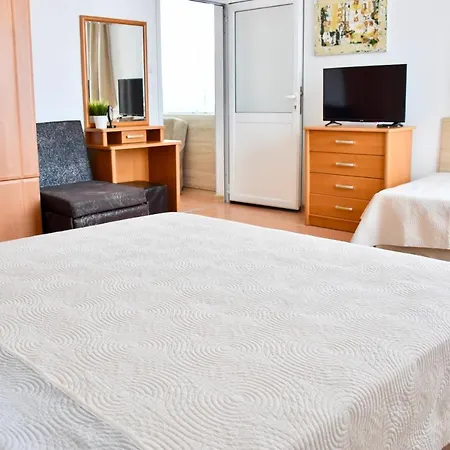 Hotel Family Apolonia 3*