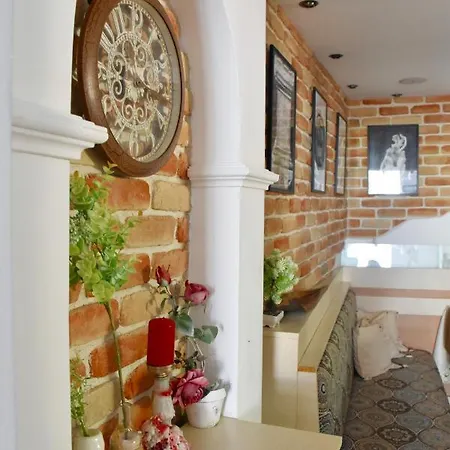 Family Apolonia فندق سوزوبول