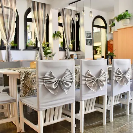 Family Apolonia מלון 3*