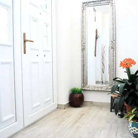 Family Apolonia فندق سوزوبول