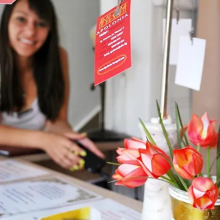 Family Apolonia فندق 3*