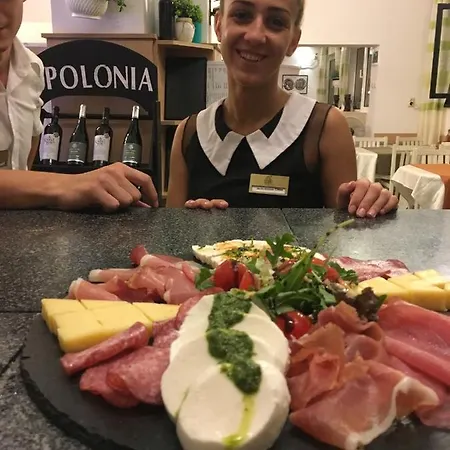 Family Apolonia سوزوبول