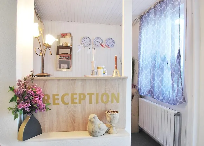 מלון Family Apolonia 3*