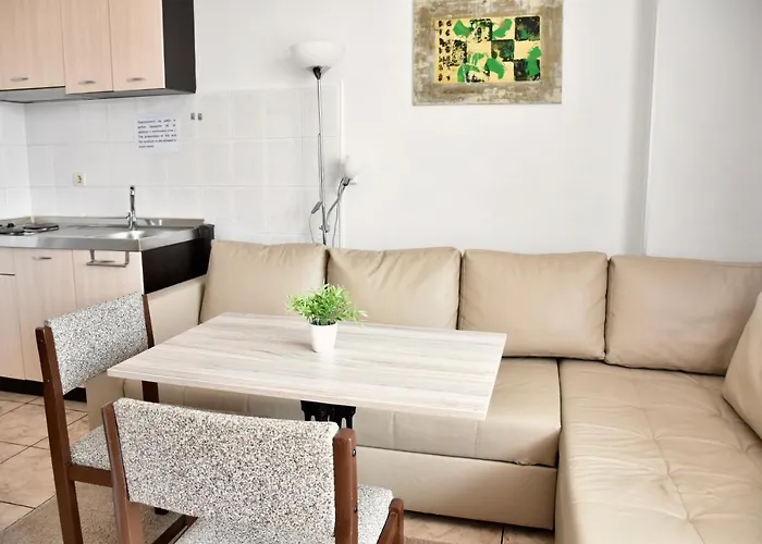 מלון Family Apolonia 3*