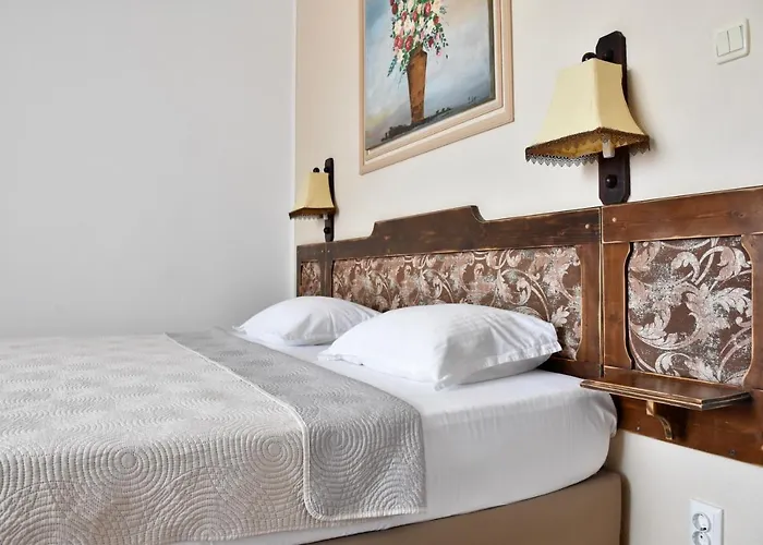 Family Apolonia מלון 3*