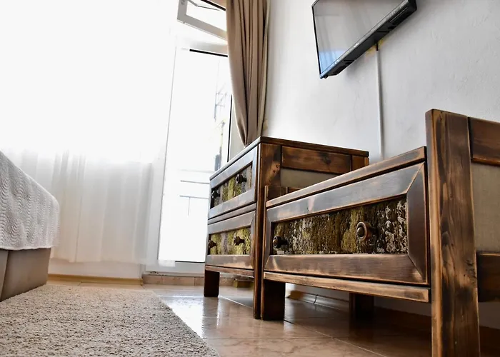 Family Apolonia מלון