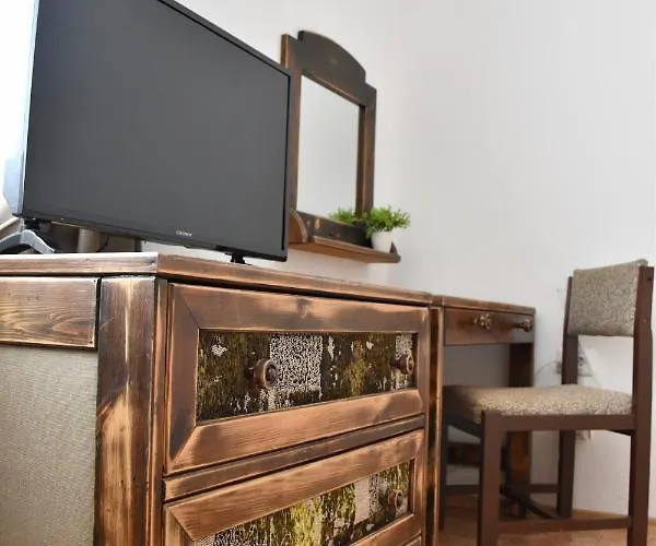 Family Apolonia מלון