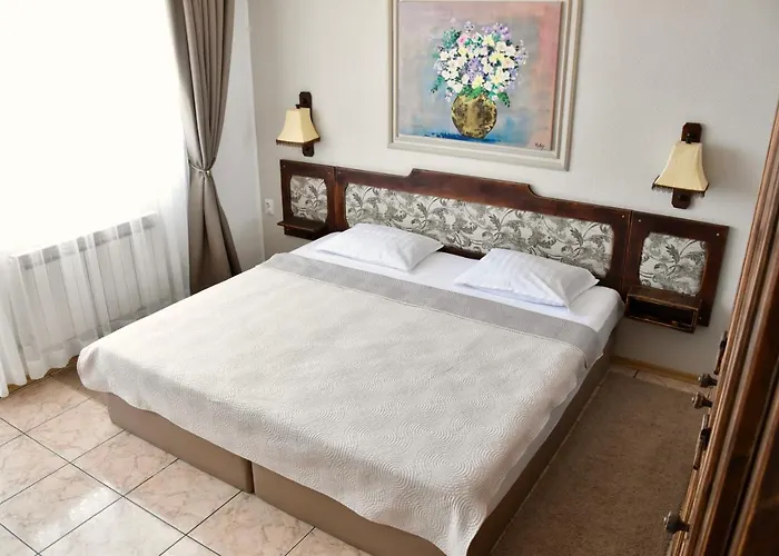 Family Apolonia מלון