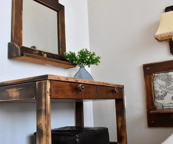 Family Apolonia מלון