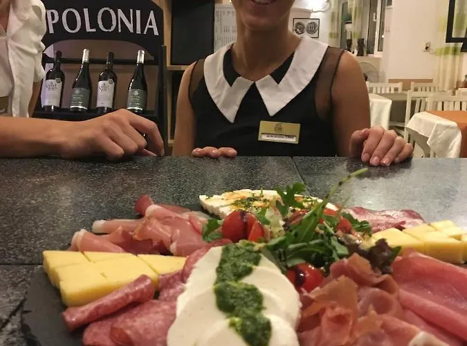 Family Apolonia סוזופול