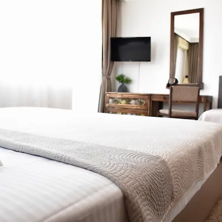 Family Apolonia ホテル