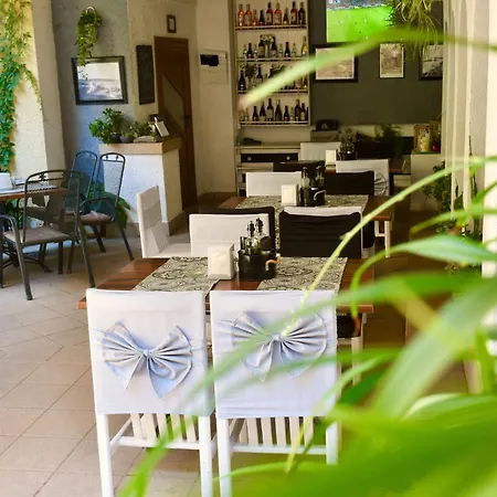 Family Apolonia ホテル