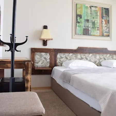 ホテル Family Apolonia 3*